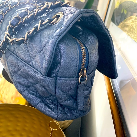 CHANEL Iridescent Caviar Quilted - Picture 4 of 13